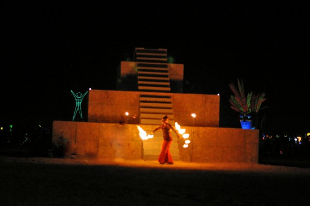 pyramid_man___madusa_fire_spinner.jpg